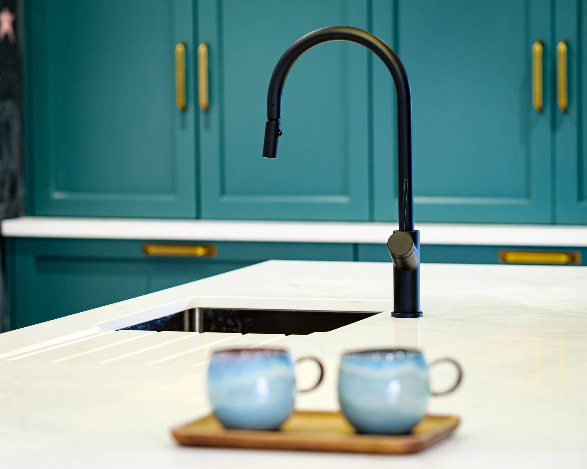 Mangan Woodcraft Modern kitchen with matt black swan neck kitchen tap